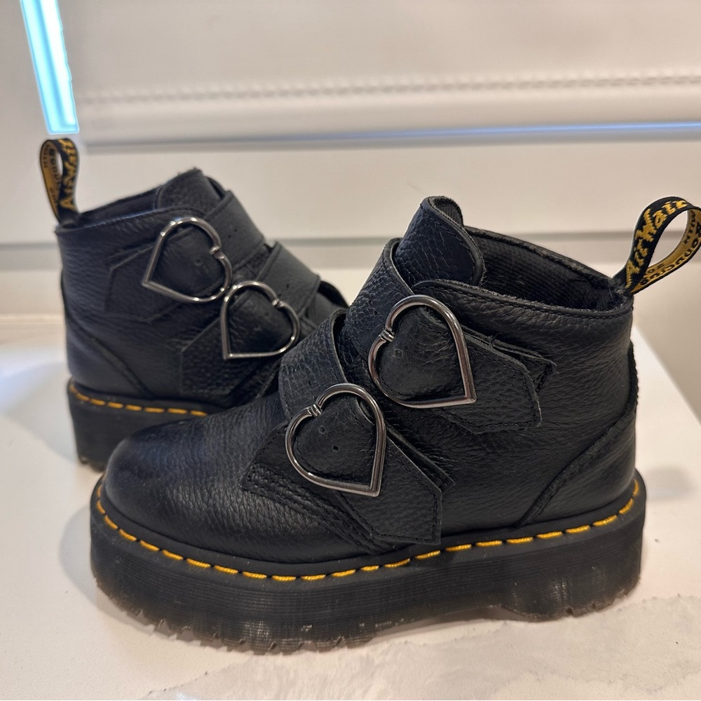 Size 5W Platform Devon Heart Dr. Martens